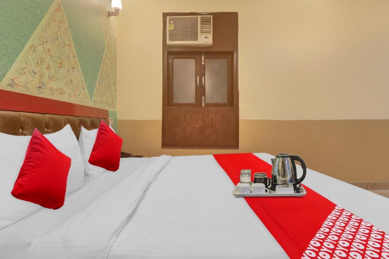 Hotel O Prince Home Stay Near Ambience Mall Ню Делхи Екстериор снимка