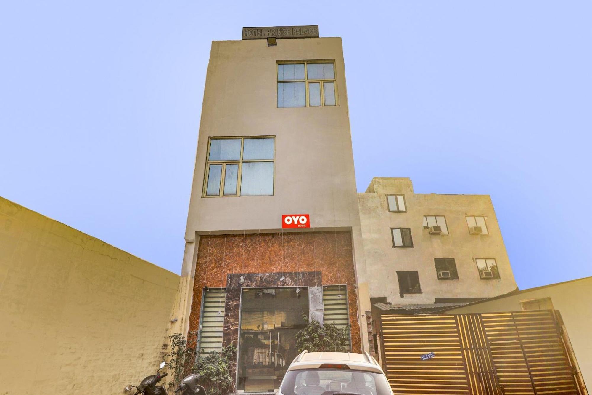Hotel O Prince Home Stay Near Ambience Mall Ню Делхи Екстериор снимка