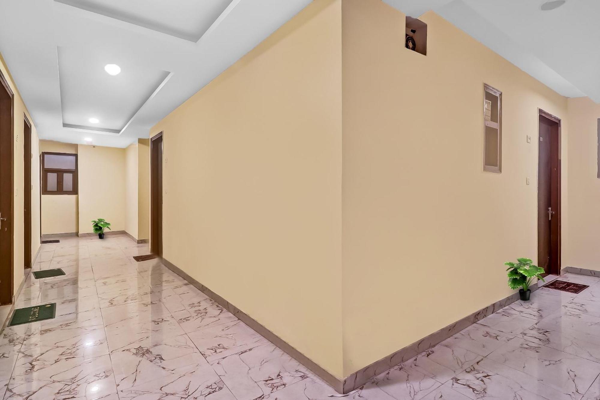 Hotel O Prince Home Stay Near Ambience Mall Ню Делхи Екстериор снимка