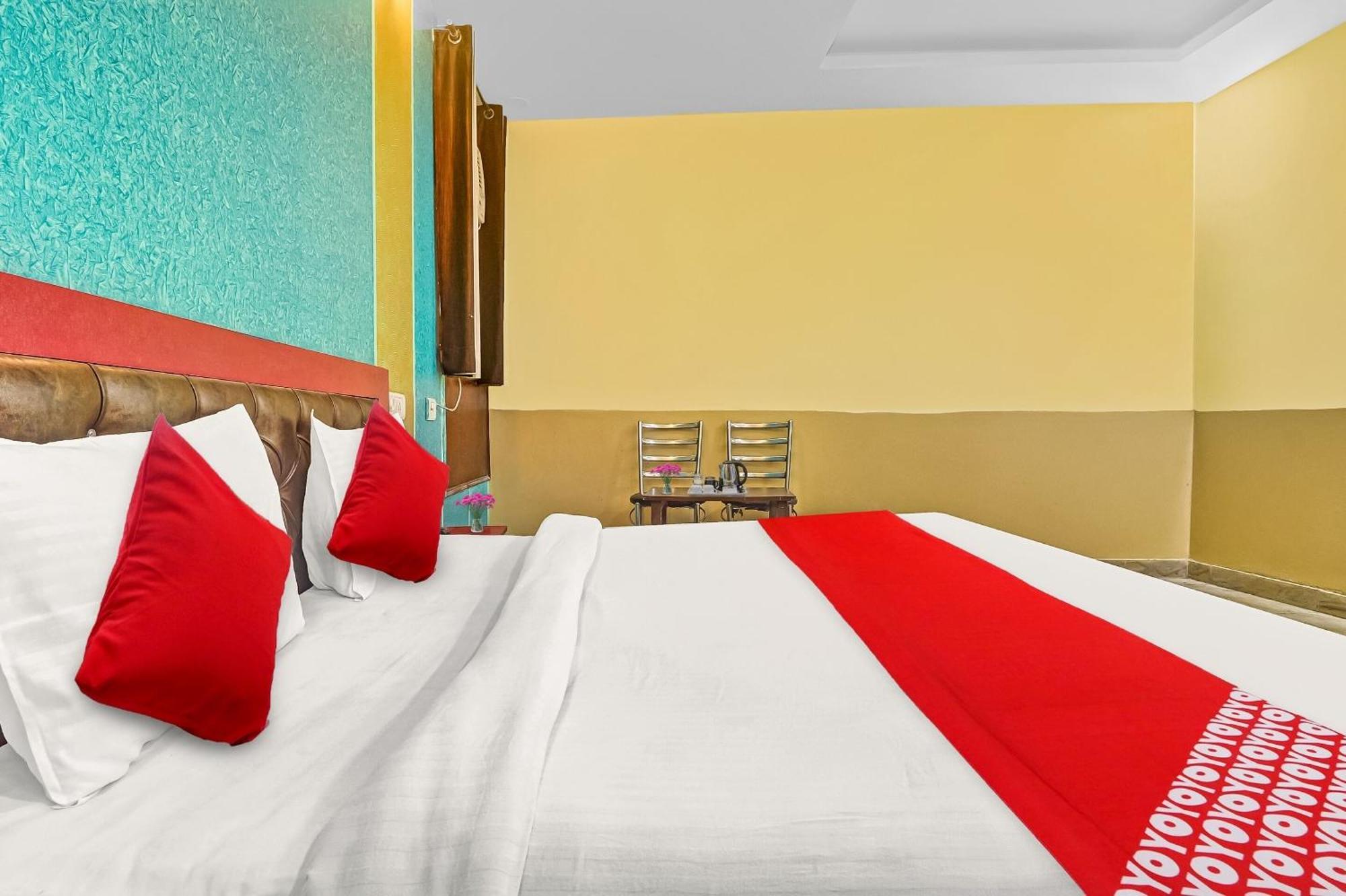 Hotel O Prince Home Stay Near Ambience Mall Ню Делхи Екстериор снимка