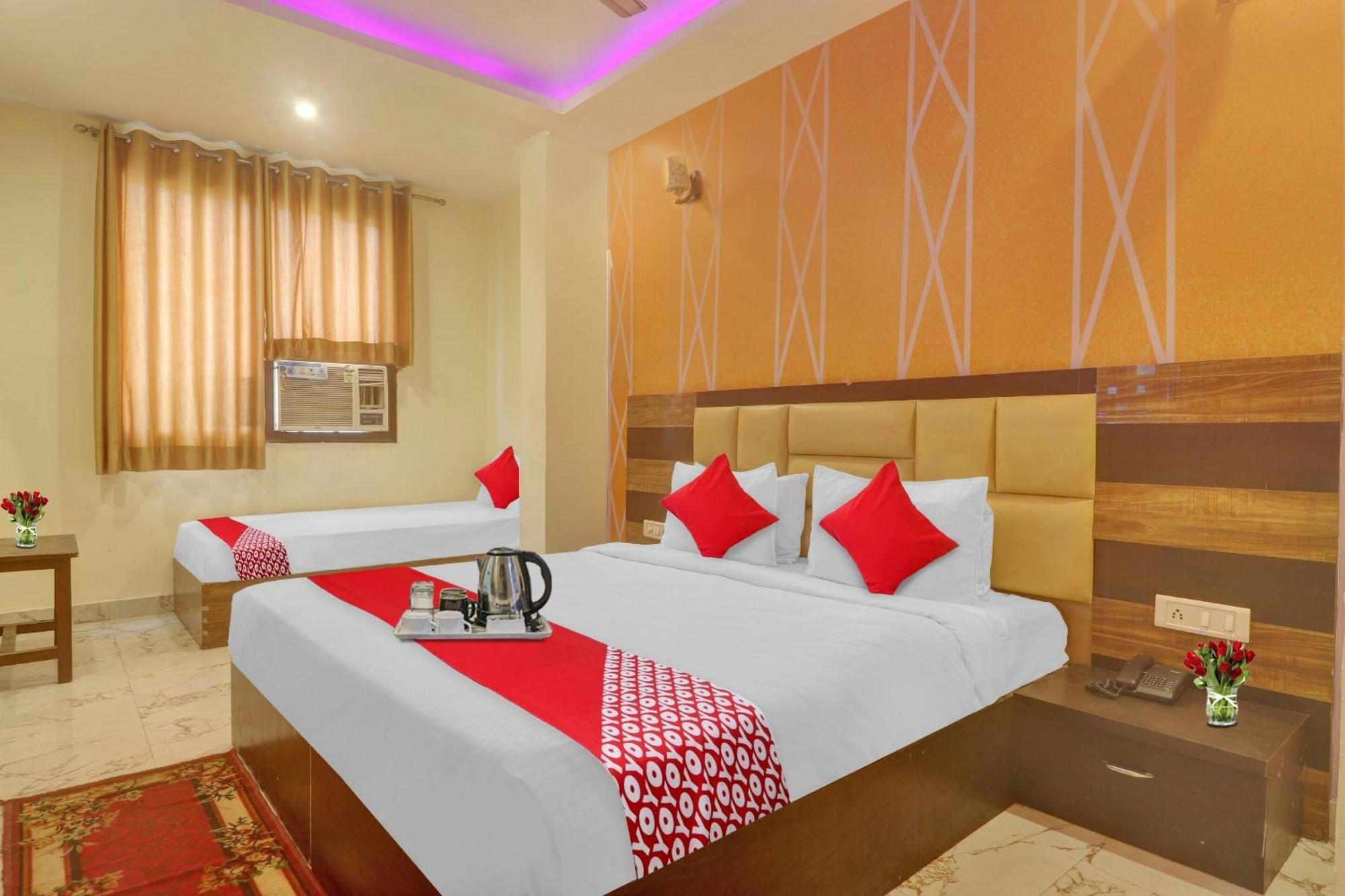 Hotel O Prince Home Stay Near Ambience Mall Ню Делхи Екстериор снимка