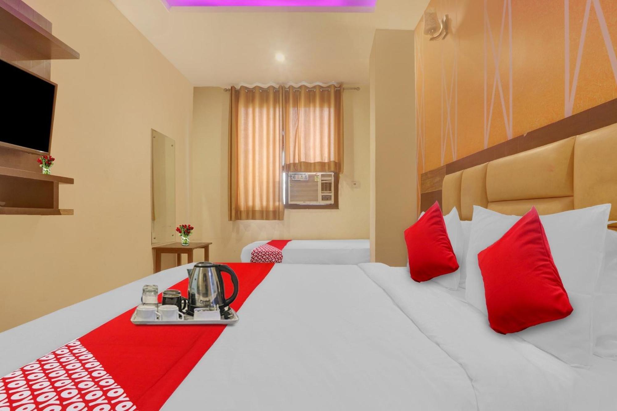 Hotel O Prince Home Stay Near Ambience Mall Ню Делхи Екстериор снимка