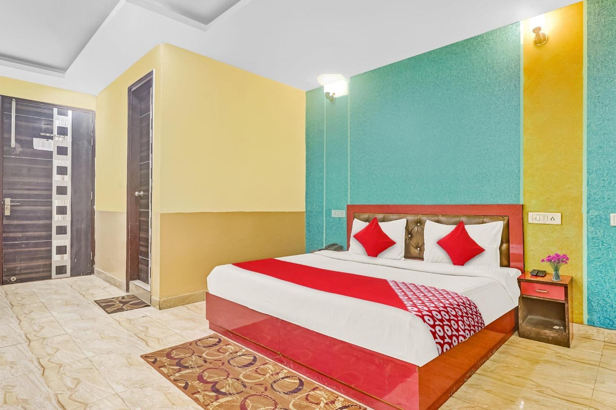 Hotel O Prince Home Stay Near Ambience Mall Ню Делхи Екстериор снимка