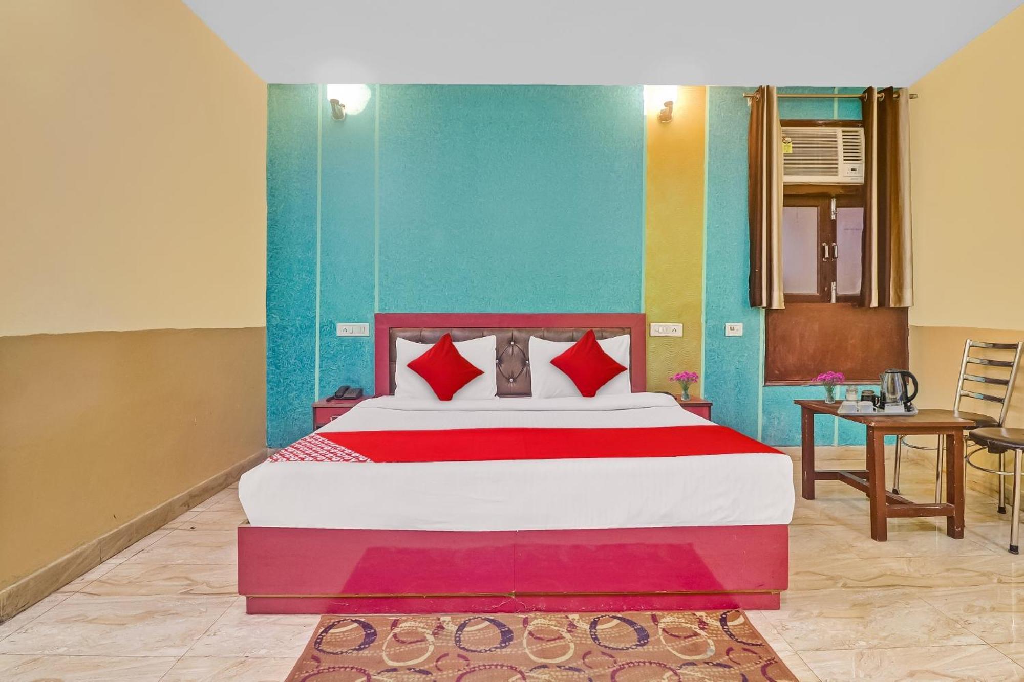 Hotel O Prince Home Stay Near Ambience Mall Ню Делхи Екстериор снимка